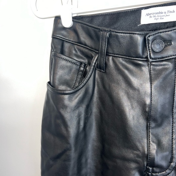 Abercrombie The 90s Relaxed Jean High Rise vegan leather - Picture 9 of 16